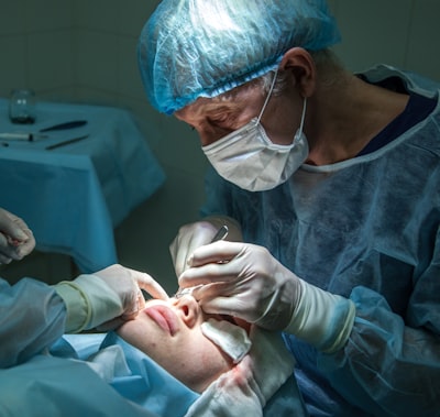 What to Look for in an Eye Doctor: A New Patient's Guide 3 Physician conducting eye surgery